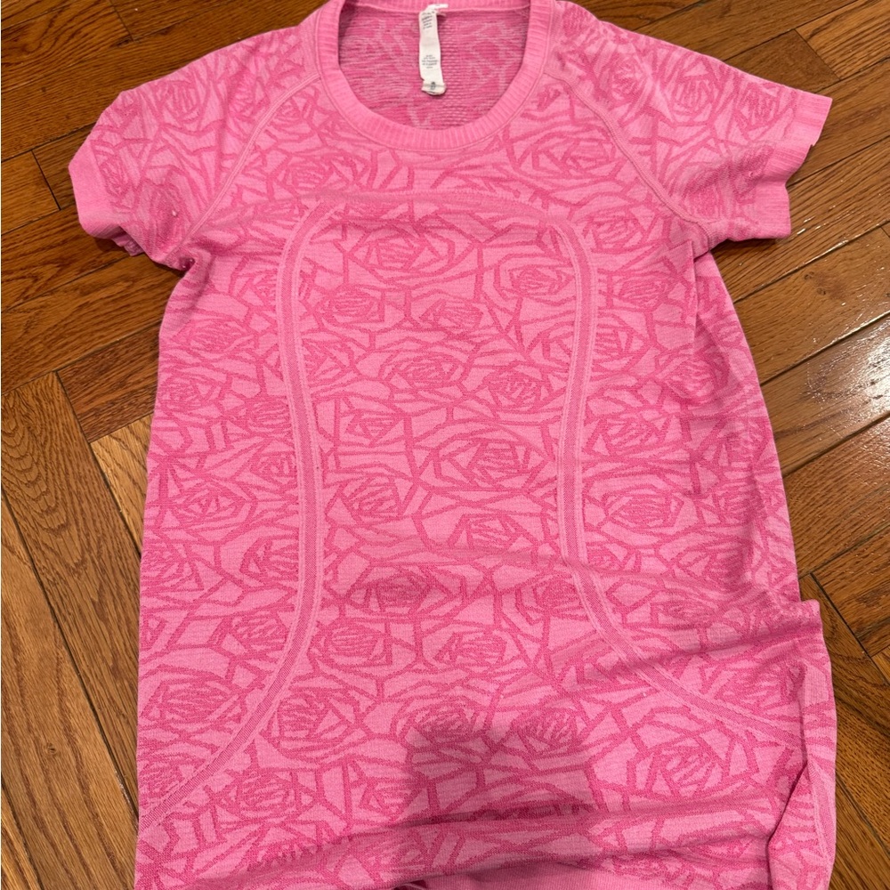 Lululemon Pink swiftly Patterned Short Sleeve Top size 8